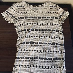 Women’s scoop neck shirt